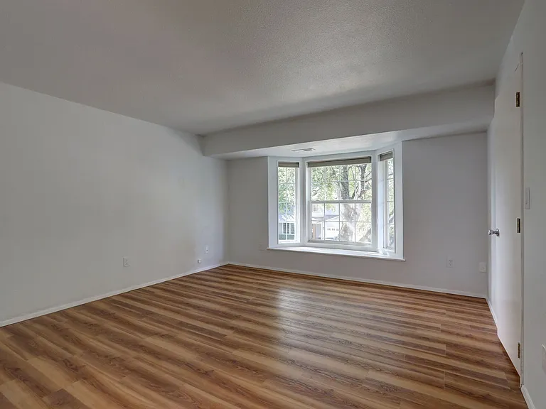 10028 NE 139th St — Photo 11
