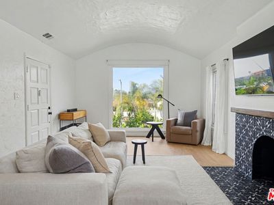 1330 Hauser Blvd, Los Angeles, CA, 90019