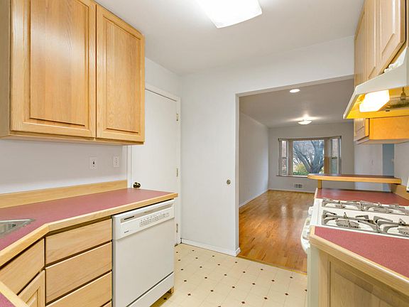 5th image of 1007 S 32nd Ave