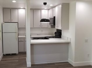 820 Woodside Ln E, Sacramento, CA 95825