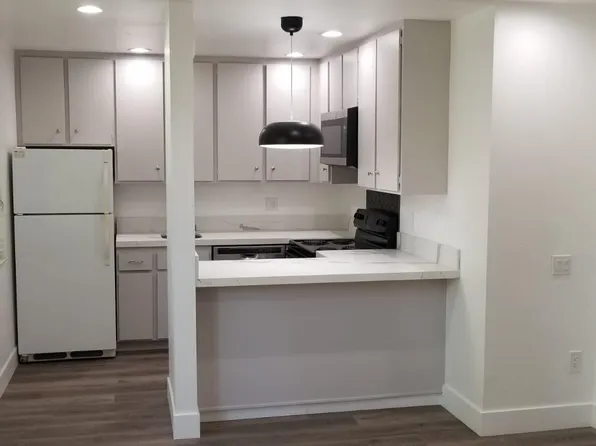 820 Woodside Ln E, Sacramento, CA 95825