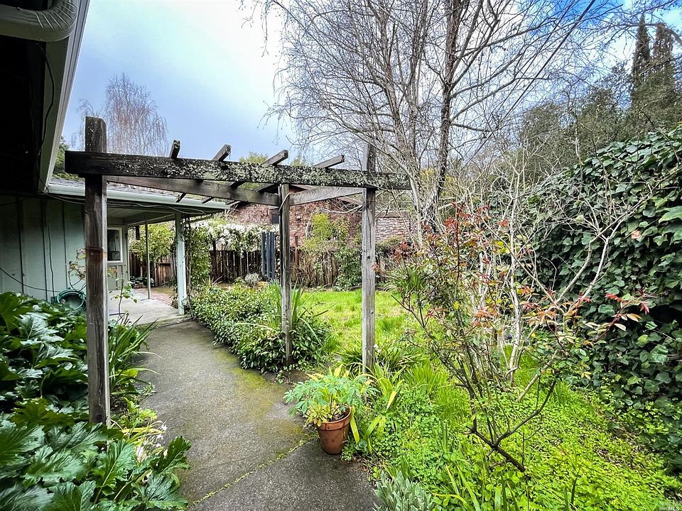 2nd image of 305 Cascade Dr