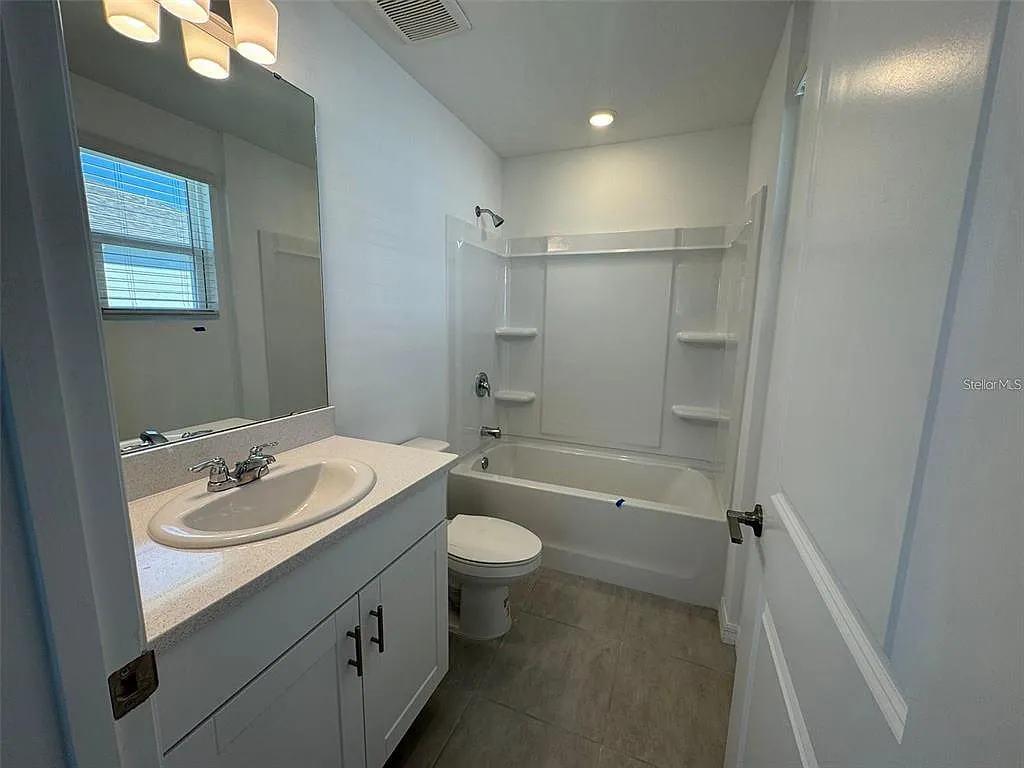 2 bed, 2.5 bath, 1255 sqft, $1,890 — Photo 3