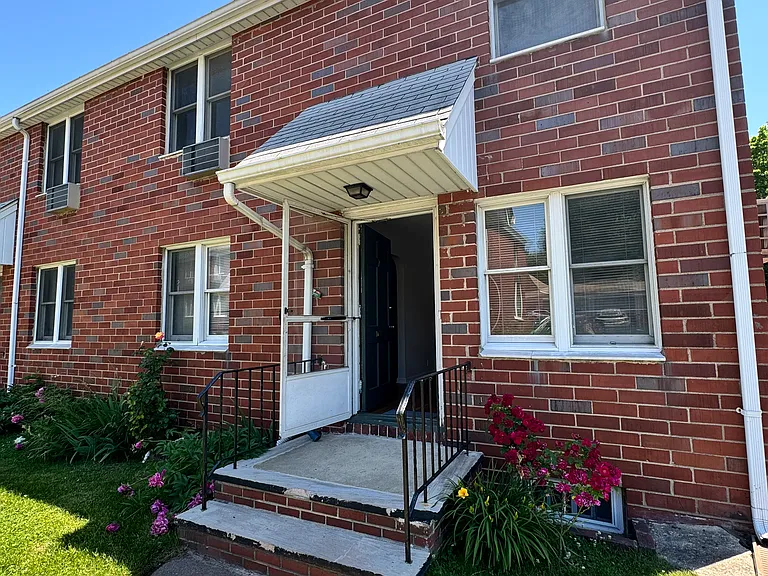 245 Fort Lee Rd — Photo 1