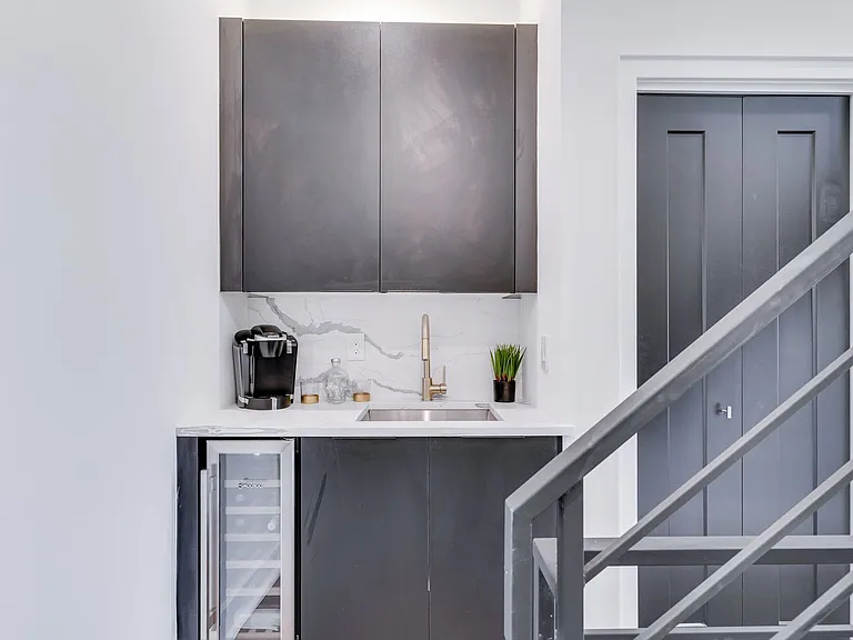 Brand New Luxury Townhouses — Photo 25