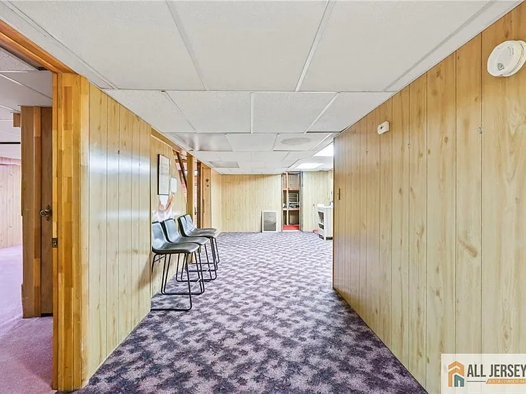 16 Phyllis Pl — Photo 30