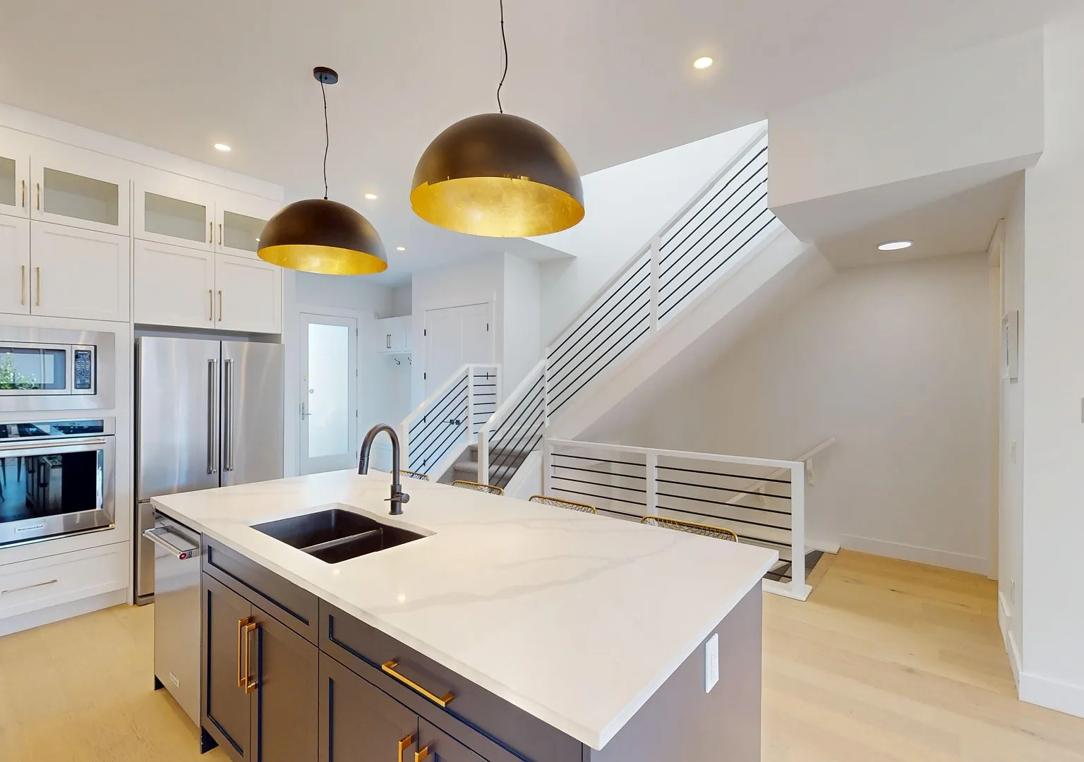 905 21 Ave NW — Photo 3