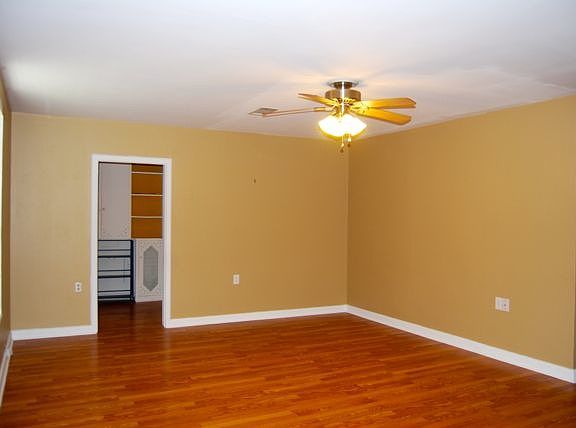 4th image of 298 Lawrence Blvd