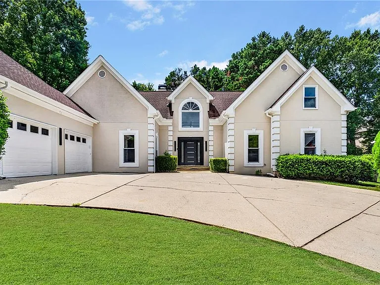 475 Trammell Dr — Photo 1