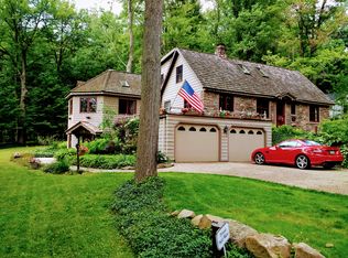 8270 Summit Dr, Chagrin Falls, OH 44023