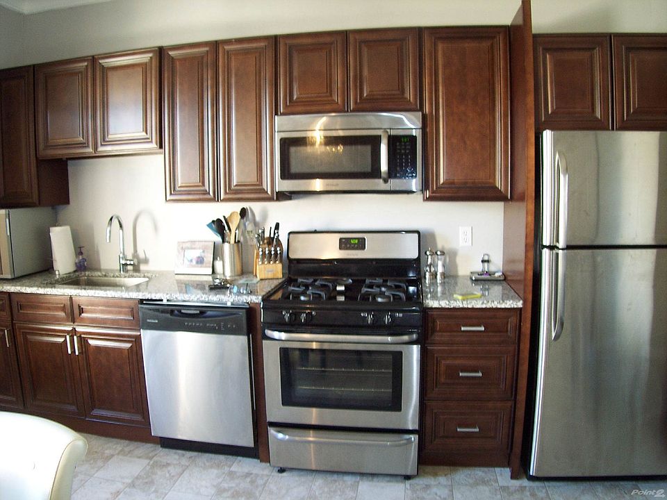 eat-in kitchen (model unit, same floorplan as apt. 2)