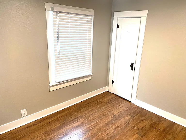 1206 NW Elgin Ave — Photo 9