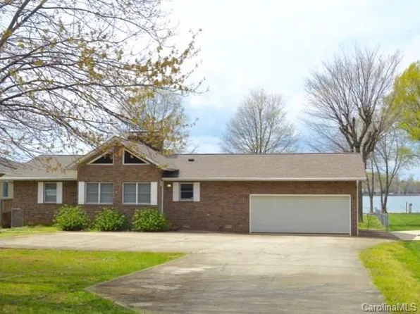 332 Yacht Rd, Mooresville, NC 28117