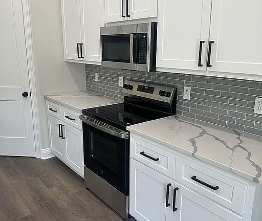 3rd image of 773 Pinehurst Dr