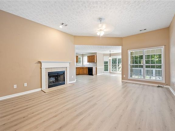 5th image of 48 Brentwood Dr