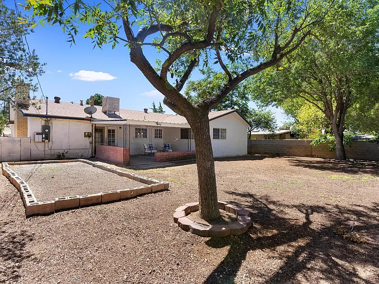 10217 Santa Paula Ave NE — Photo 34