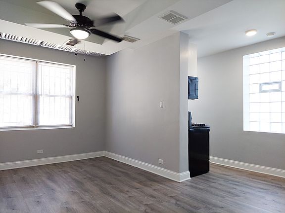 2nd image of 4756 N Maplewood Ave APT G8