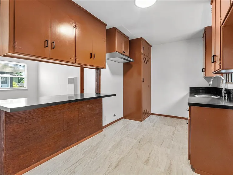 1127 Harrison Ave — Photo 5