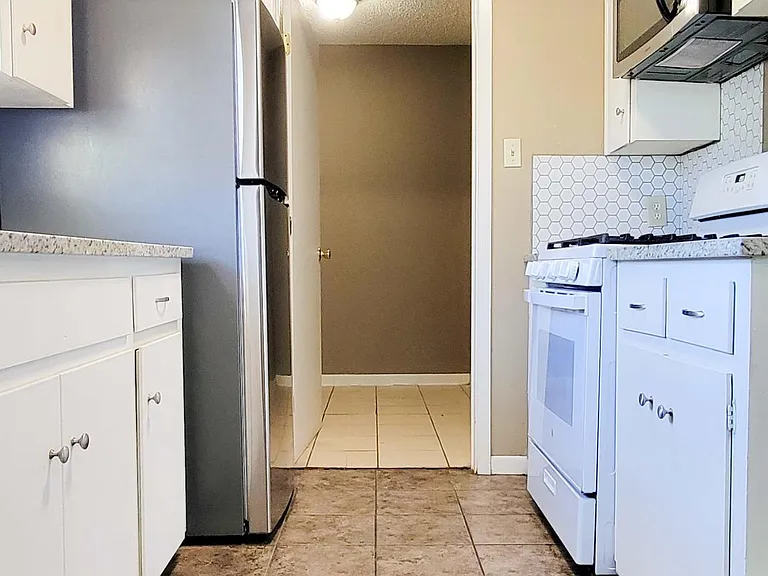8522 Bradford Dr — Photo 4
