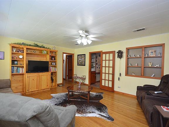 5th image of 410 5th St