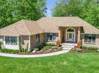 90 Midway Dr, Orchard Park, NY 14127