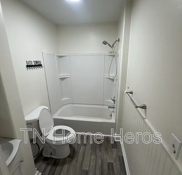 2427 Seymour Ave — Photo 3