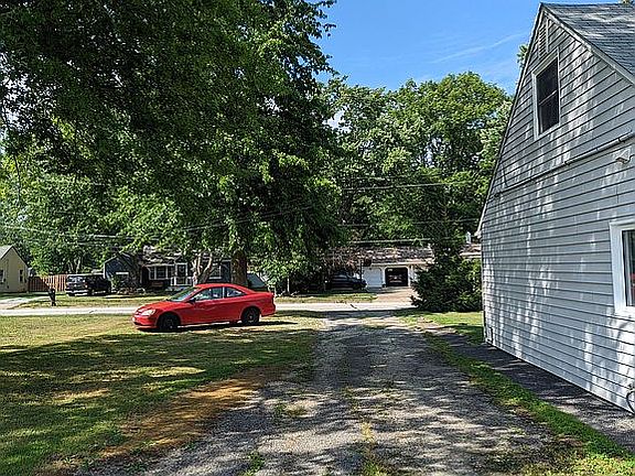 Driveway Lots of Parking