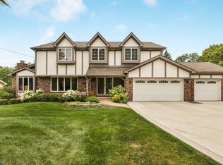 2112 N Summit St, Wheaton, IL 60187