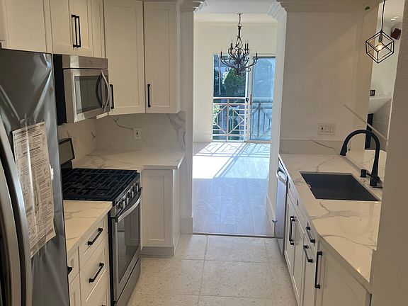 Brand new kitchen with new custom cabinetry.