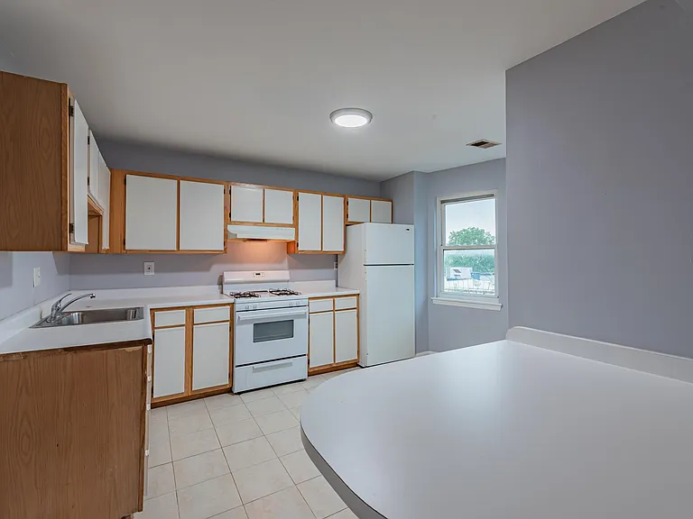 104 N Graham St — Photo 6
