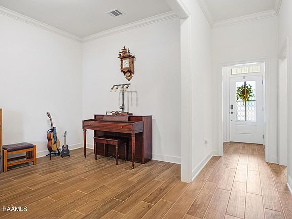 5th image of 211 Finnegan Way