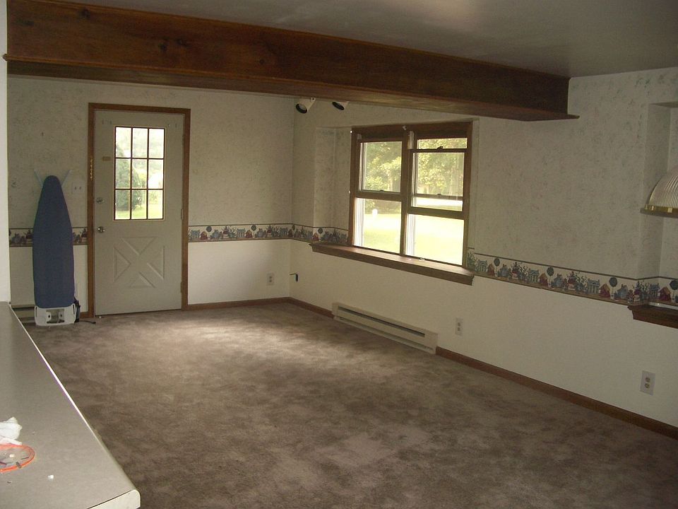 2nd image of 104 Maugers Mill Rd