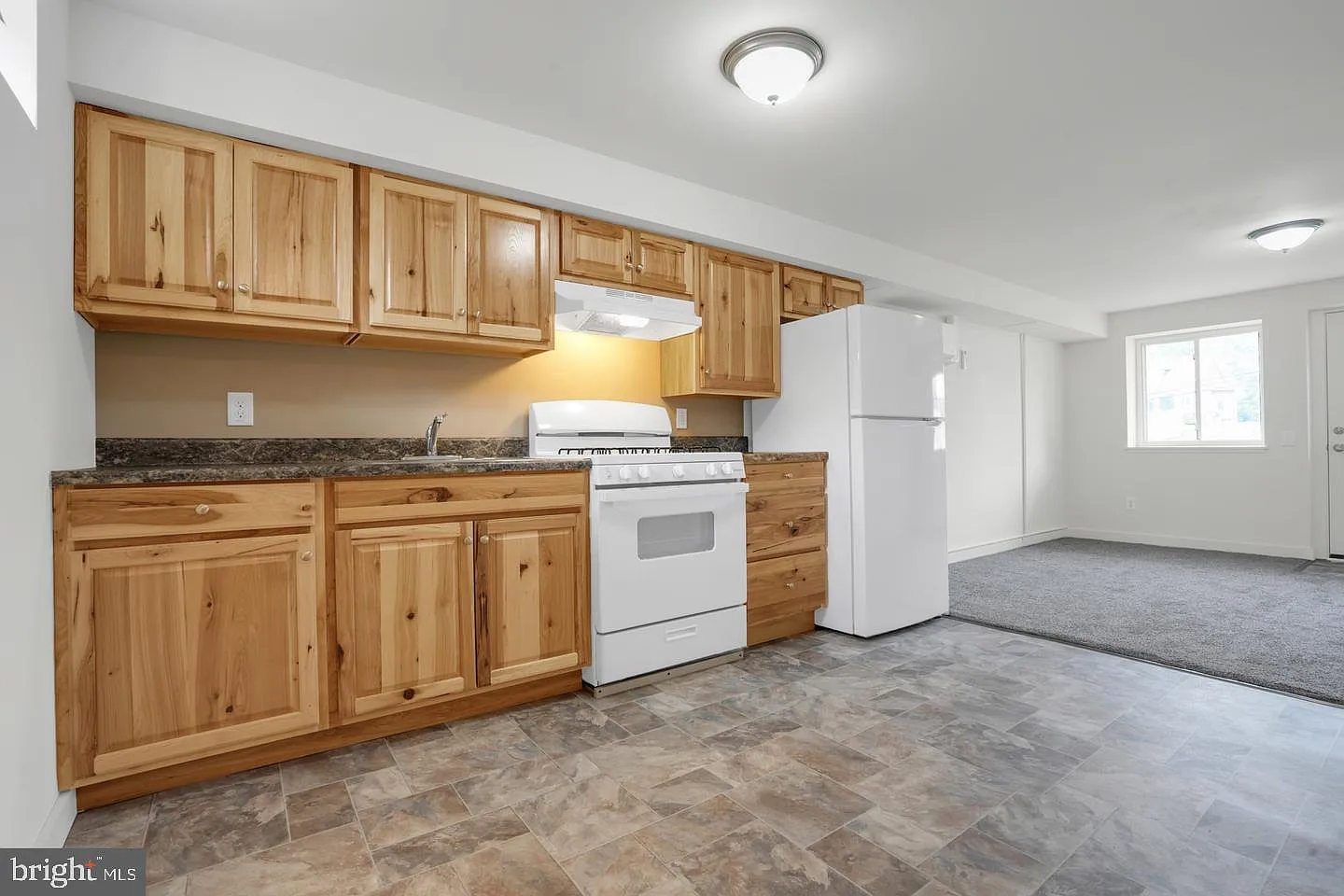 2 bed, 1.0 bath, 800 sqft, $1,550 — Photo 2