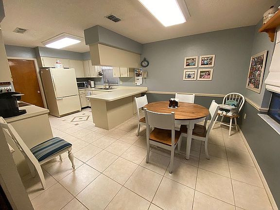 Large eat-in kitchen