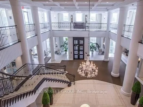 25 Greenview Ave #818, Toronto, ON M2M 0A5