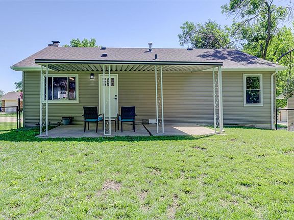 4th image of 2373 Charter Wood Ct