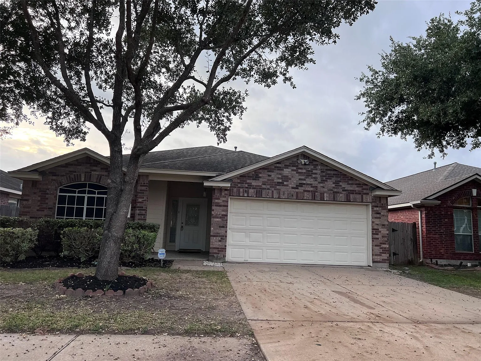 3 bed, 2.0 bath, 1477 sqft, $2,400 — Photo 1