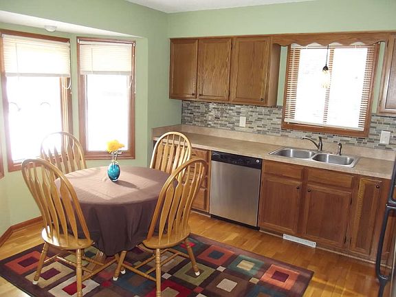 3rd image of 13694 Hidden Creek Dr NW