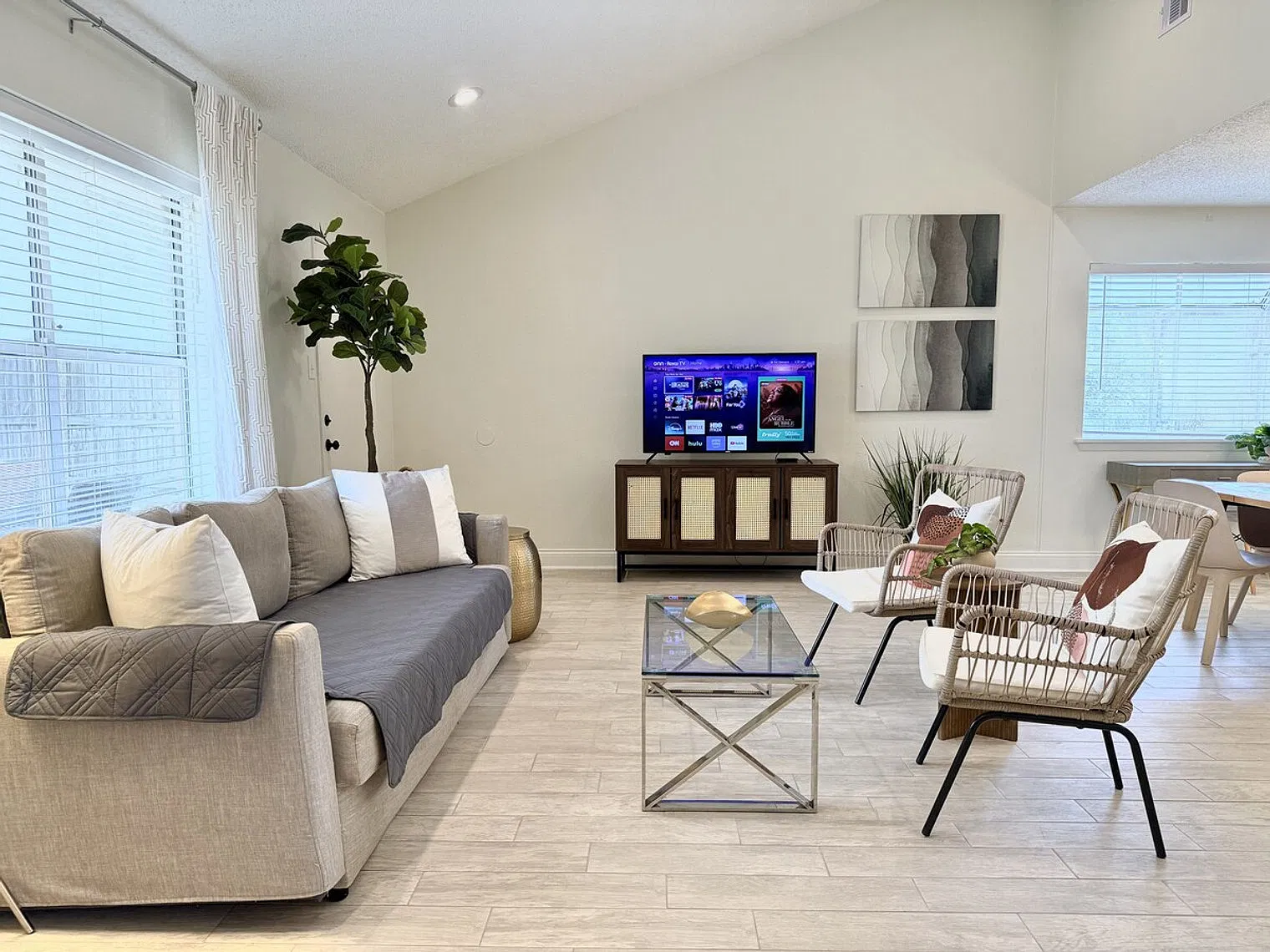 3 bed, 2.0 bath, $4,562 — Photo 4