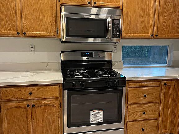 5th image of 7 Sophia Ct