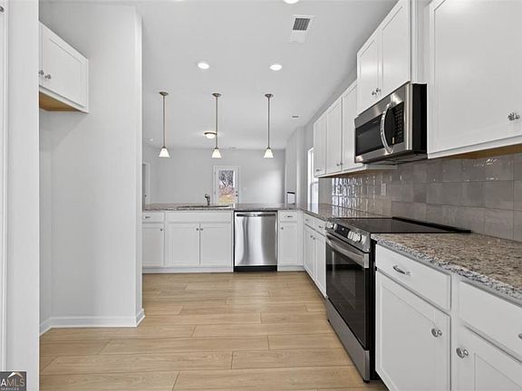 5th image of 173 Thedford Dr