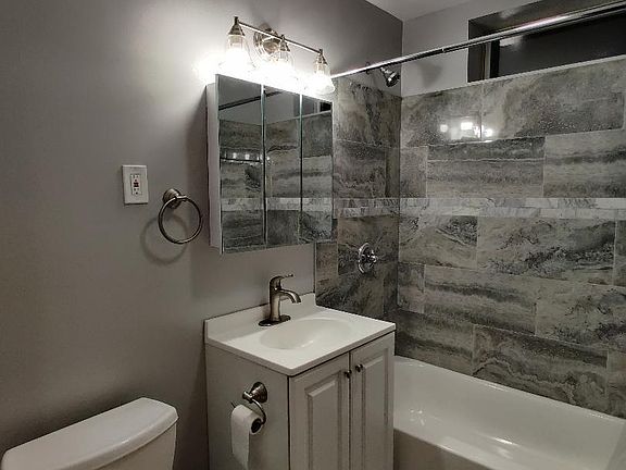 3rd image of 5512 N Mont Clare Ave #2N