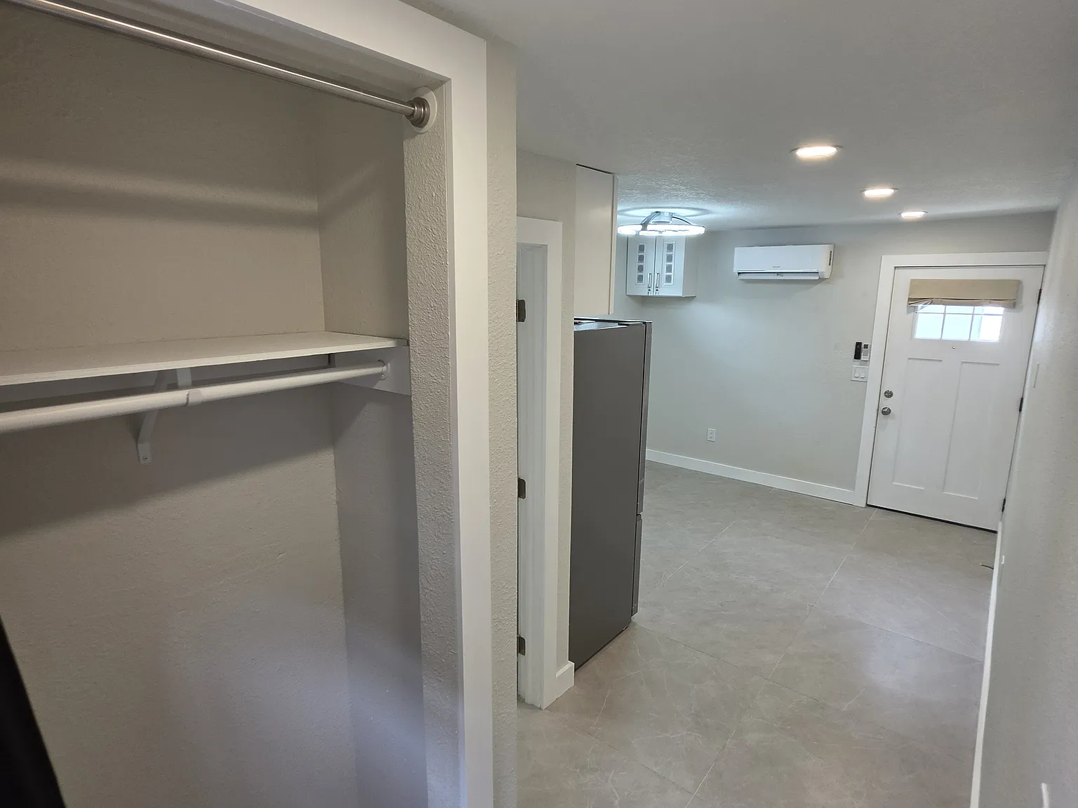 Studio, 250 sqft, $1,200 — Photo 2
