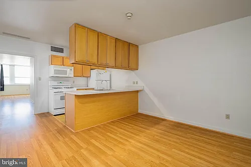 1100 Vine St Photo 1