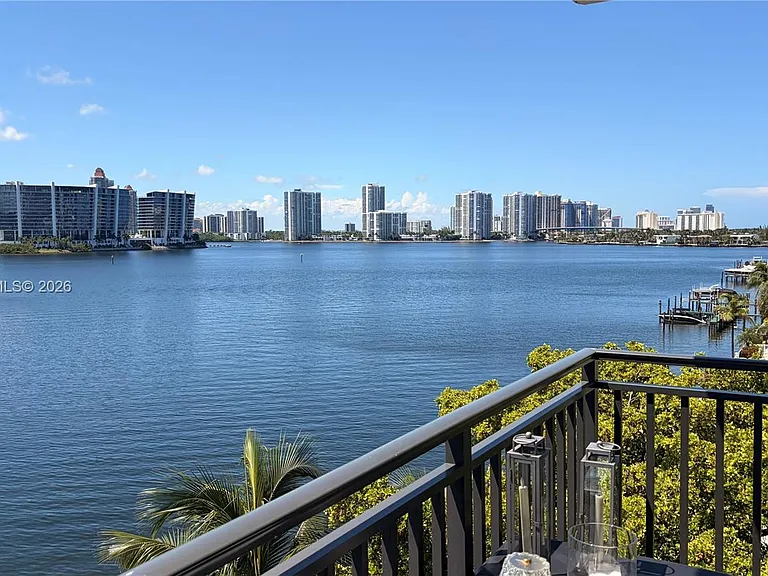 17720 N Bay Rd #6C — Photo 2