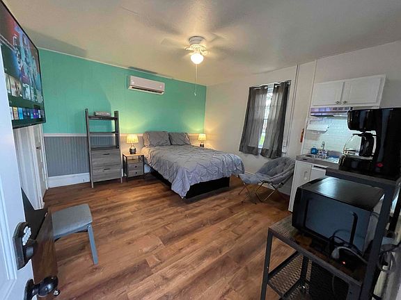 Fully Furnished, newly renovated.