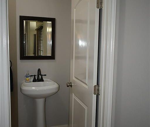 4th image of 610 Karolyn Dr