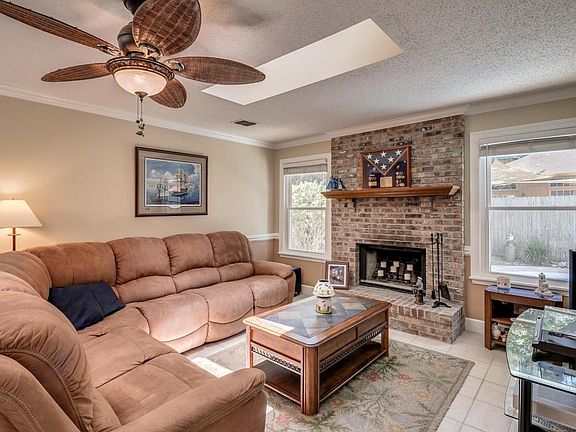 4th image of 10934 Berkshire Ln