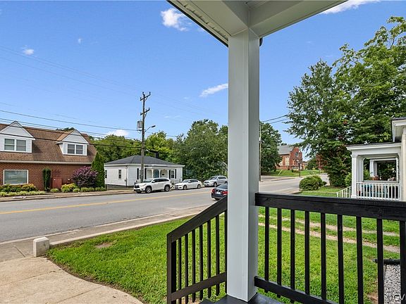5th image of 21315 Chesterfield Ave