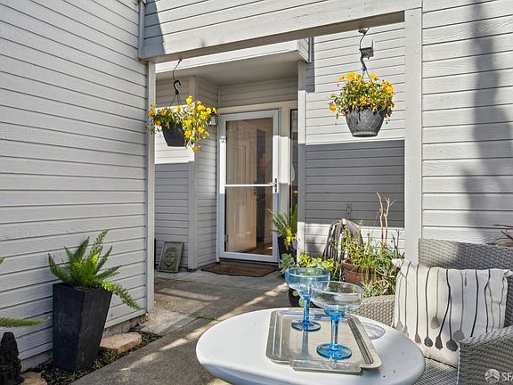 4th image of 2545 Treeside Way